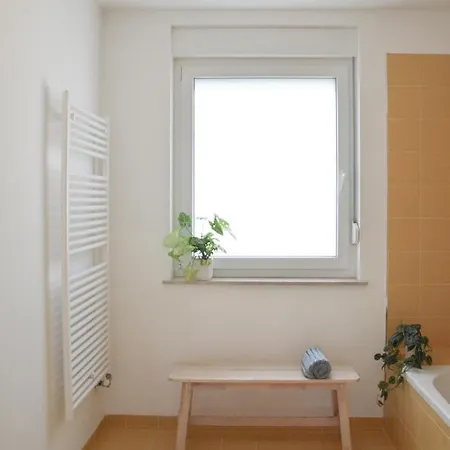 Greenhouse Apartment *